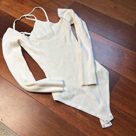 Abercrombie & Fitch Tops - Abercrombie & Fitch Ribbed Bodysuit Diamond Neck Cream Size Small
